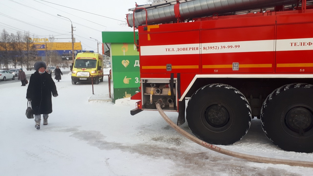 Пожар в здании рынка в городе Братске ликвидировали пожарные 17 января -  Новости - Главное управление МЧС России по Иркутской области