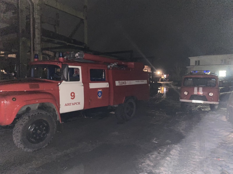 Пожар в двухэтажном производственном здании в городе Ангарске ликвидировали пожарные сегодня утром