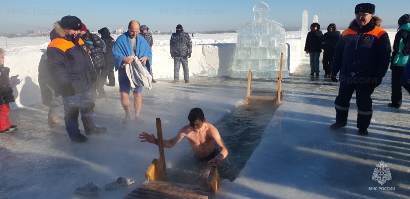 В местах проведения обрядов в праздник Крещение Господне будут дежурить сотрудники экстренных служб