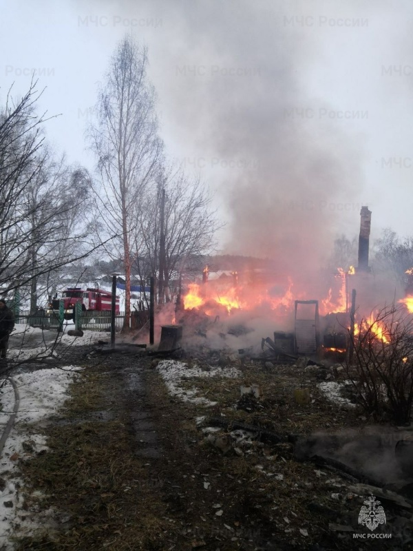 Женщина получила ожоги на пожаре в Нукутском районе